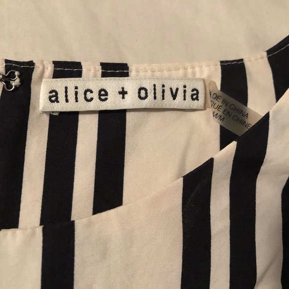 Alice + Olivia ‘Bernice’ variegated top - Picture 12 of 12